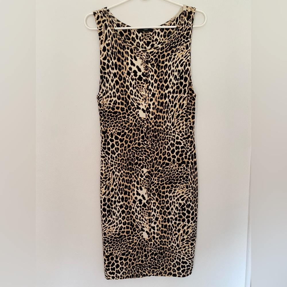 Dress - Sexy leopard print fitted dress w/ stretch.
